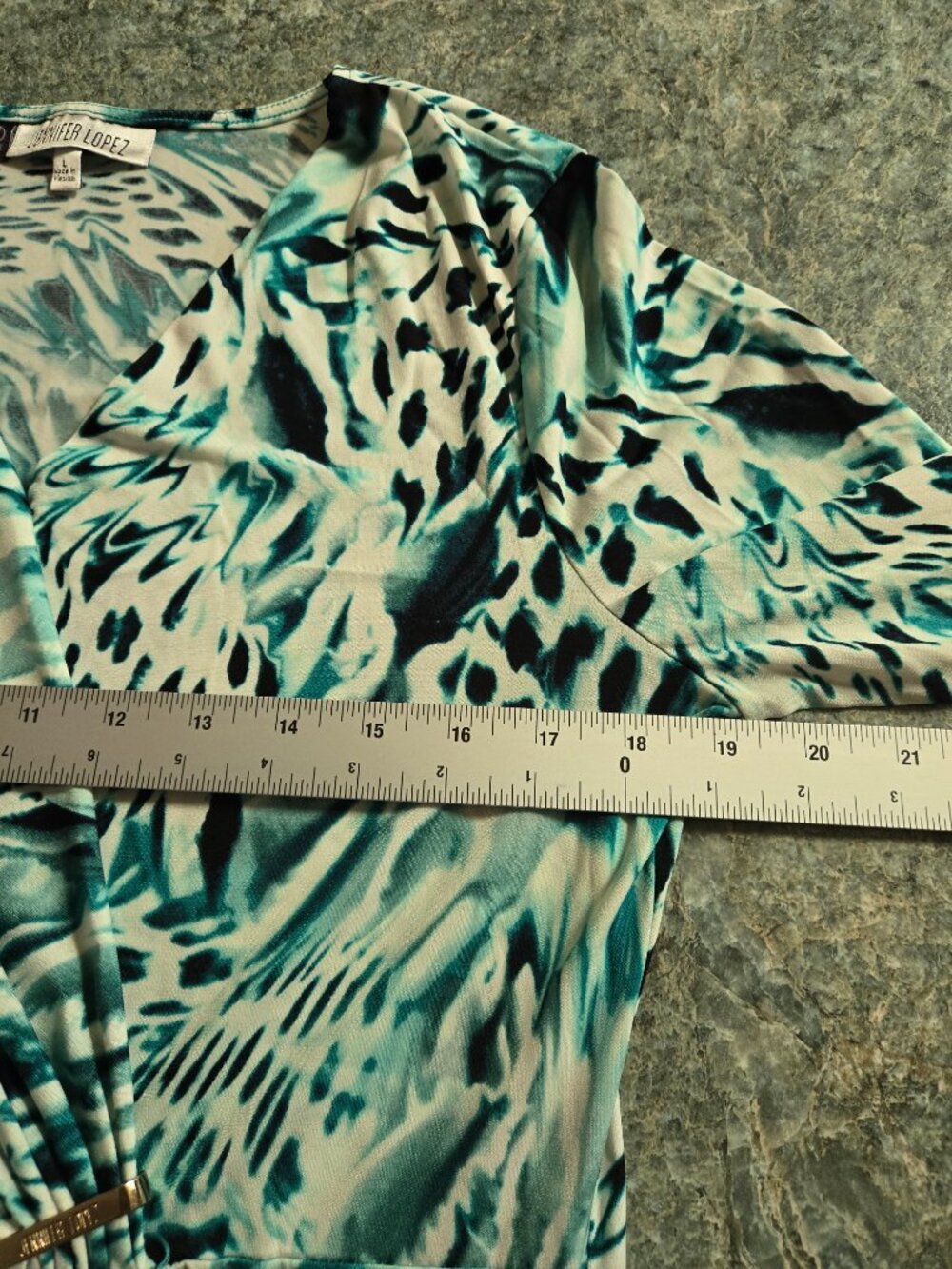 Jennifer Lopez Green Animal Print V-Neck Long Sleeve Top Size L-Dressy Casual - Picture 7 of 9
